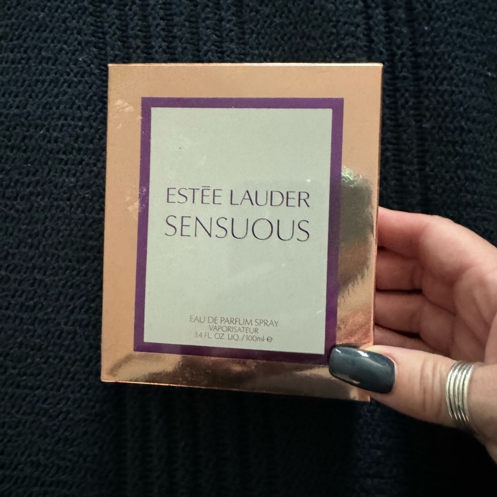 Este Lauder sensuous perfume